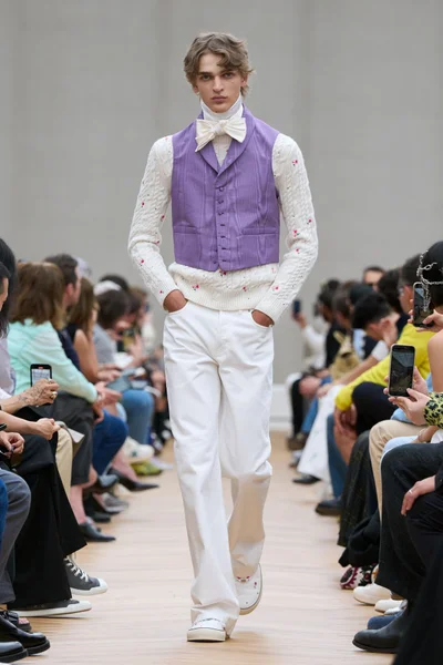Look 11